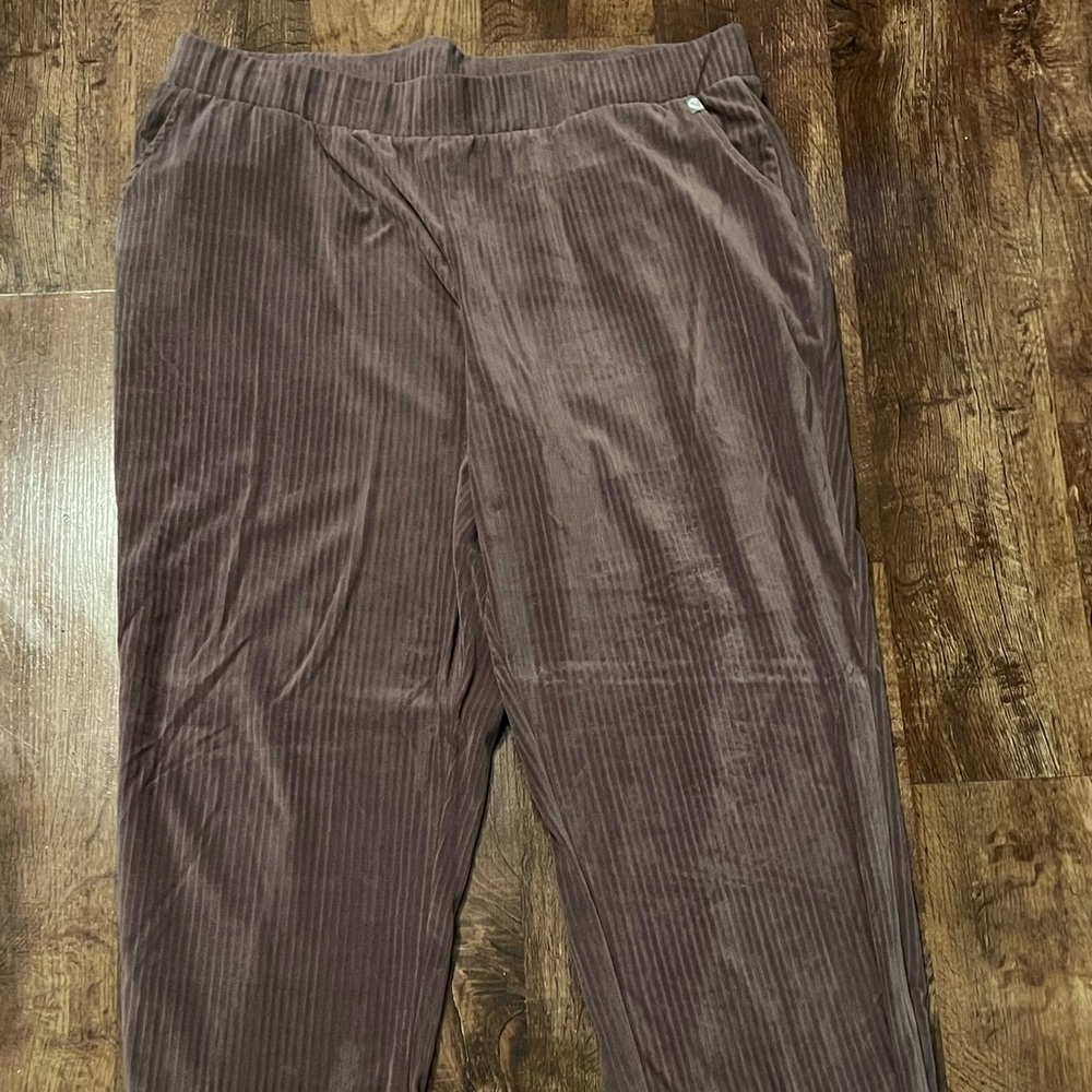 Plus Size 18/20 Pants (part of a set pictured)